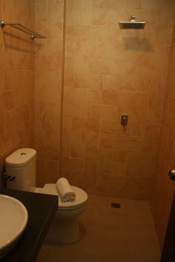 แกรนด์ มาลิโอโบโร ยอกยาการ์ตา Hotel ภายนอก รูปภาพ