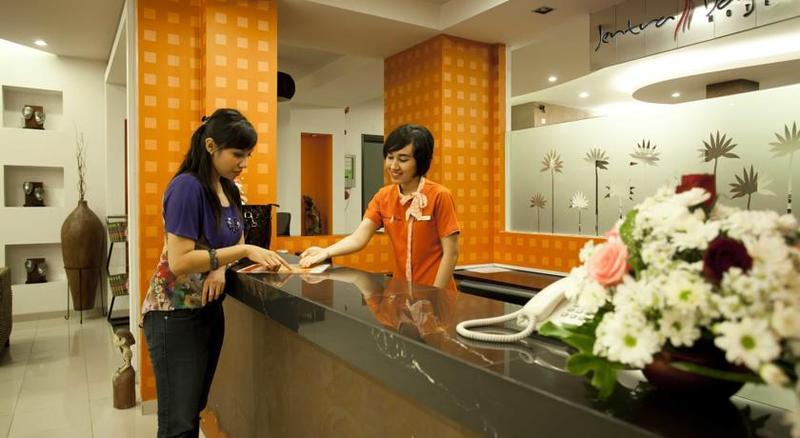 แกรนด์ มาลิโอโบโร ยอกยาการ์ตา Hotel ภายนอก รูปภาพ