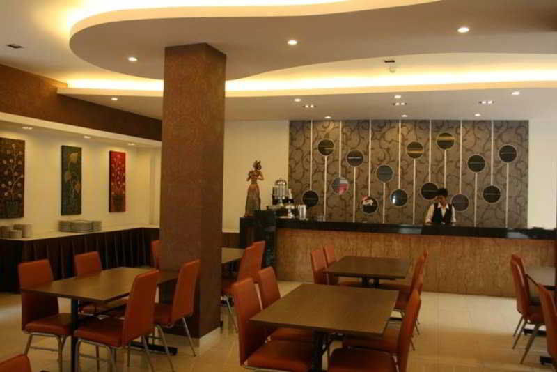 แกรนด์ มาลิโอโบโร ยอกยาการ์ตา Hotel ภายนอก รูปภาพ