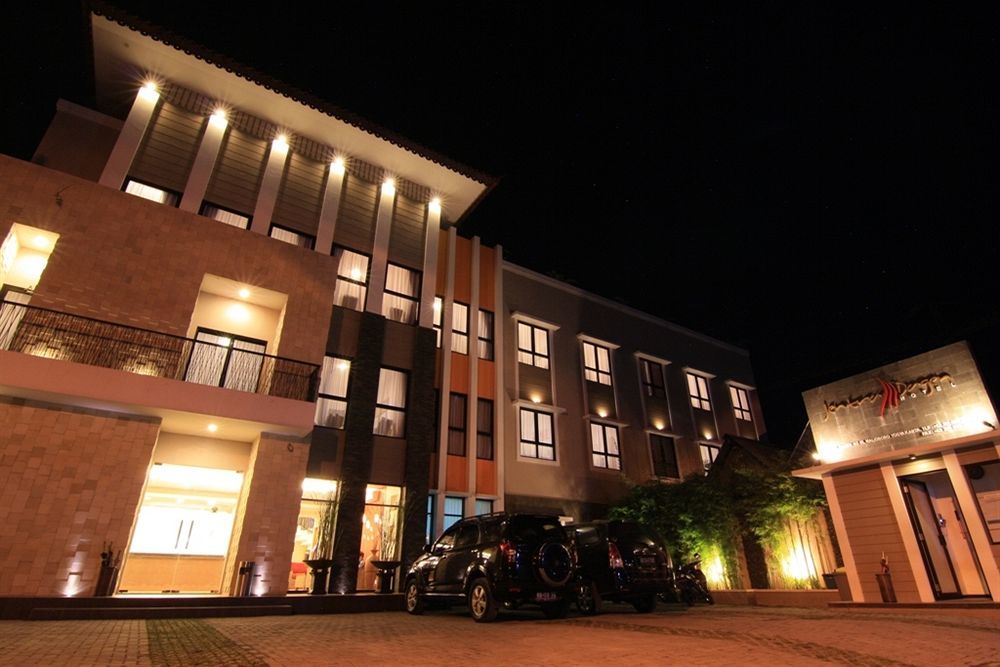 แกรนด์ มาลิโอโบโร ยอกยาการ์ตา Hotel ภายนอก รูปภาพ