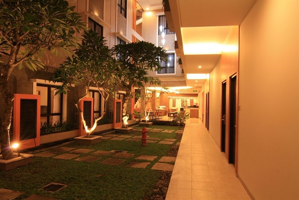 แกรนด์ มาลิโอโบโร ยอกยาการ์ตา Hotel ภายนอก รูปภาพ